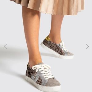 Dolce Vita ZAGA sneakers in grey spotted